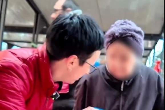 IVANIN GEST NA PIJACI ODUŠEVIO SVE Pozvala nemoćnu baku i ponudila joj ovo: Odgovor starice će vas rasplakati (VIDEO)