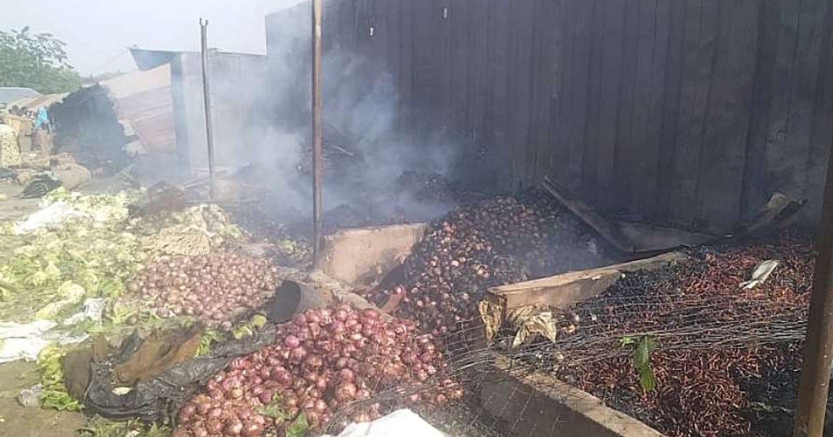 Fire razes down 180 shops at Racecourse market - Vimarsana News
