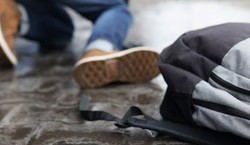 Wywrócenie się na oblodzonym chodniku. Kiedy należy się odszkodowanie?