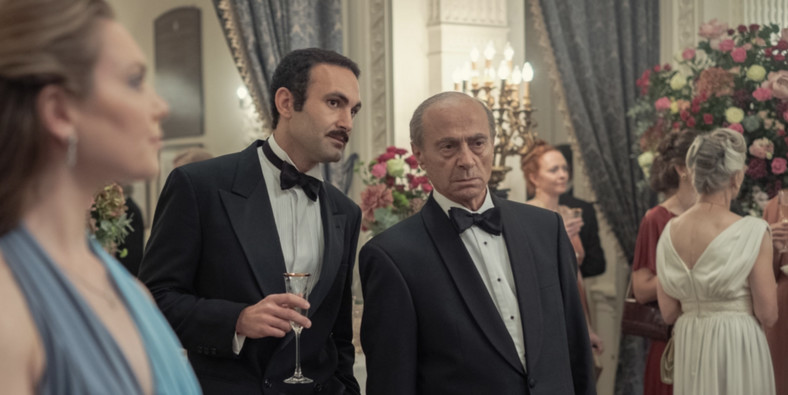 Dodi i Mohammed al-Fayed (scena z 5. sezonu serialu "The Crown")