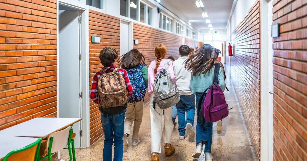 400,00 zł dla ucznia w nowym roku szkolnym 2025/2026. Już w czasie wakacji można starać się o pieniądze. Jak to zrobić?