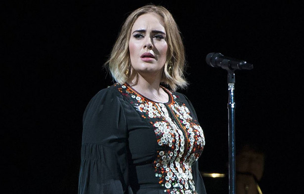 Adele przeklina i beka na scenie. Na Glastonbury pobiła wszelkie rekordy