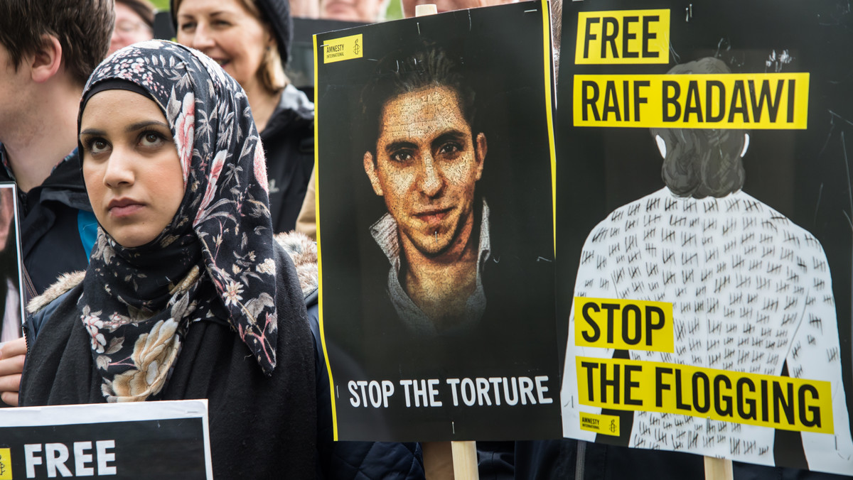 Działacze walczący o prawa cżłowieka są systematycznie torturowani w saudyjskich więzieniach. Niektórzy nie są w stanie prawidłowo stać ani chodzić. Wśród nich jest wiele kobiet - alarmuje w wydanym dzisiaj komunikacie Amnesty International.