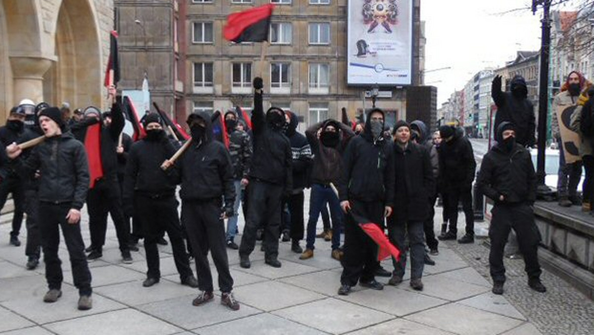 W sobotnie południe odbędą się manifestacje Komitetu Obrony Demokracji oraz partii KORWIN. W piątek przed siedzibą PiS pikietować pod hasłem "Stop inwigilacji" będą anarchiści.