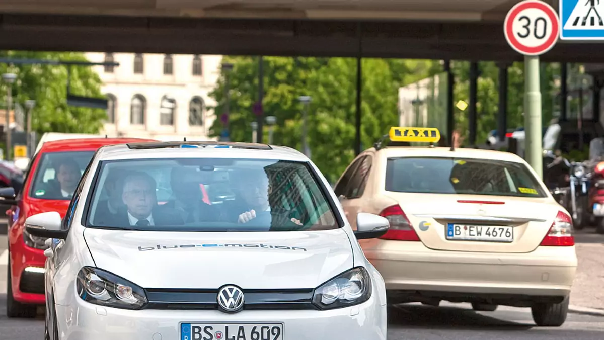 VW Golf Blue-e-motion: Na prąd, ale nadal Golf!