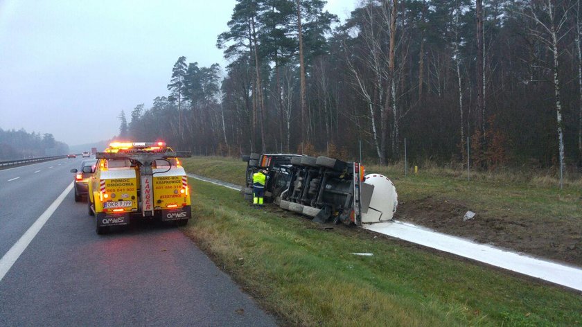 Na miejscu zjawiła się pomoc drogowa