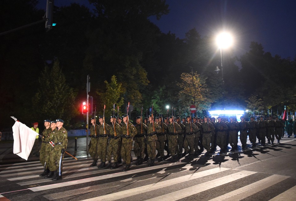 WARSZAWA PRÓBA GENERALNA PRZED DEFILADĄ  (Nocna próba generalna)