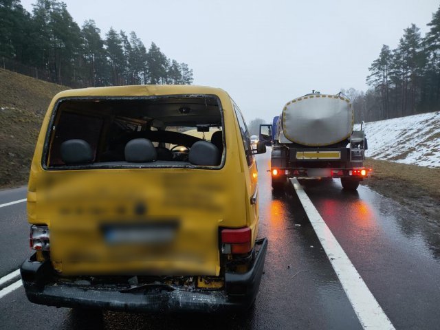 Wypadek na DK 16 pod Olsztynem. W zderzeniu trzech pojazdów brało udział 15 osób [ZDJĘCIA]