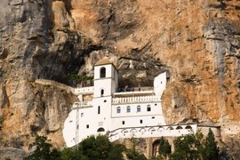Danas je Sveti Vasilije Ostroški:  AKO TRAŽITE NJEGOVU POMOĆ, OVO TREBA UČINITI! Ovo je dan kada su moguća NAJVEĆA ČUDA, a evo kako se moli za izlečenje