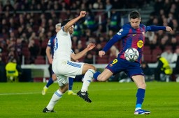 robert lewandowski wyrównał rekord lionela messiego. polak nadal pisze historię ligi mistrzów