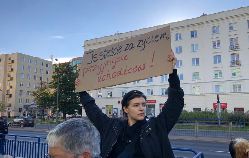 Rodzinny protest przeciwko wypychaniu uchodźców na granicy polsko-białoruskiej