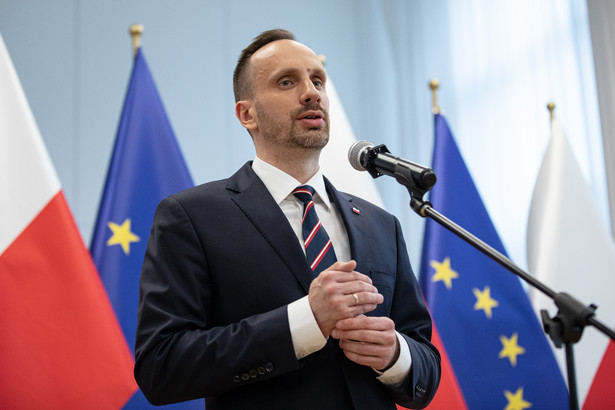 11.02.2020 Warszawa , ulica Krucza 6 . Ministerstwo Aktywow Panstwowych . Wiceminister aktywow panstwowych Janusz Kowalski podczas konferencji prasowej w sprawie powolania Komisji do spraw Reformy Nadzoru Finansowego . Fot. Dawid Zuchowicz / Agencja Gazeta