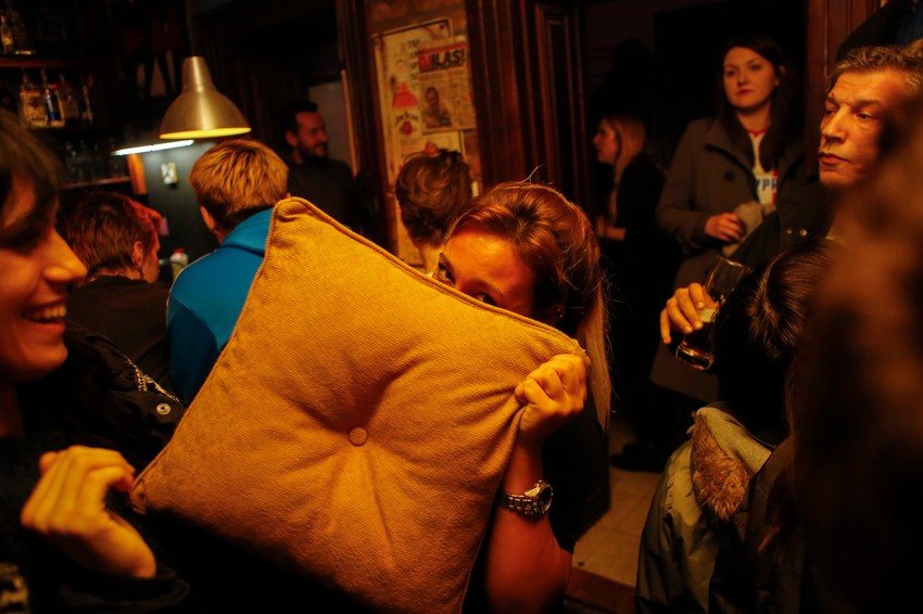 "Sa druge strane jastuka"