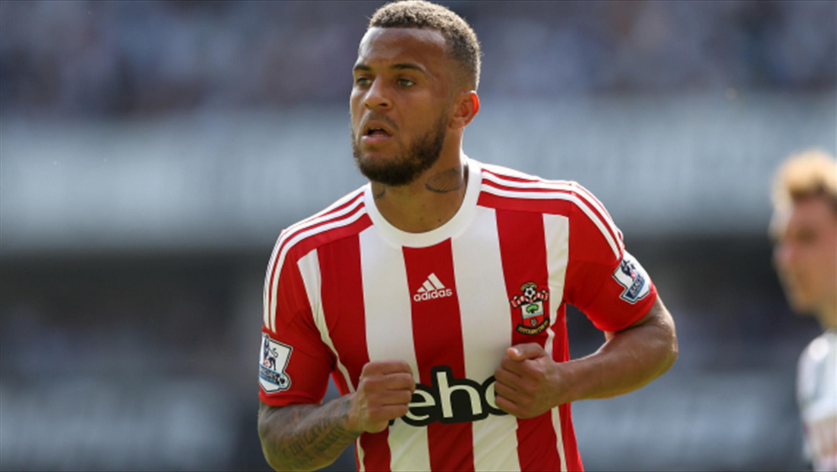 Angielski obrońca Ryan Bertrand przedłużył kontrakt z Southampton o kolejnych pięć lat. Oznacza to, że będzie bronił barw Świętych do 2021 roku - poinformował we wtorek klub z Premier League.