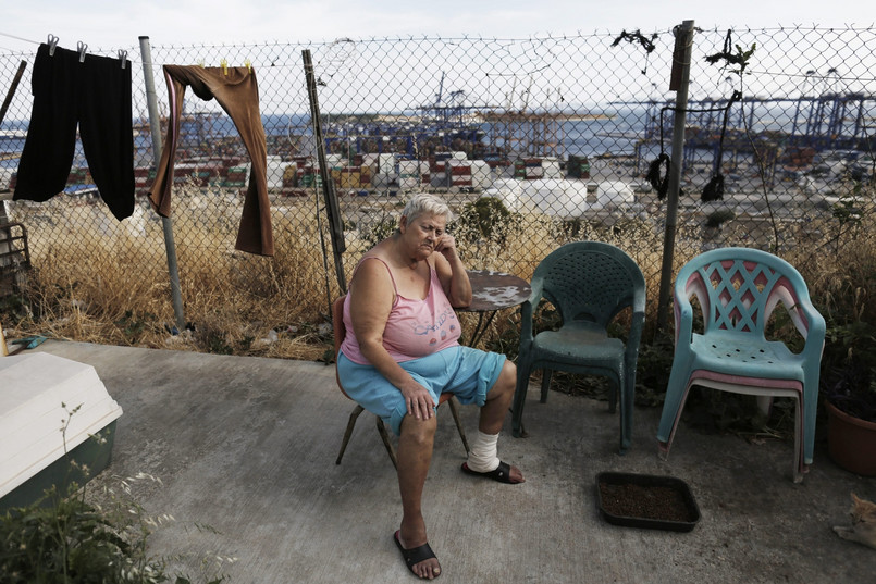 Eleni mieszka w miejscowości Perama niedaleko Aten. Mieszka w kontenerze, dostaje 300 euro emerytury.