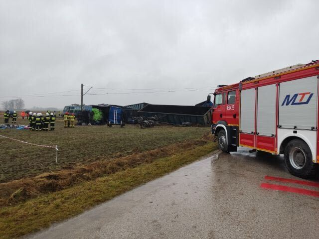 Gołuchów: Zderzenie pociągu z tirem. Nie żyje jedna osoba