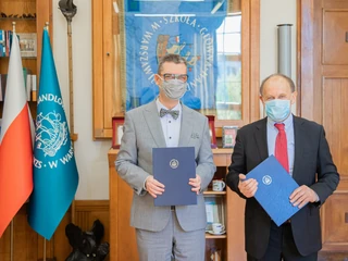 Prof. Piotr Wachowiak, rektor Szkoły Głównej Handlowej i Zygmunt Berdychowski, przewodniczący Rady Programowej Forum Ekonomicznego, po podpisaniu porozumienia o współpracy.