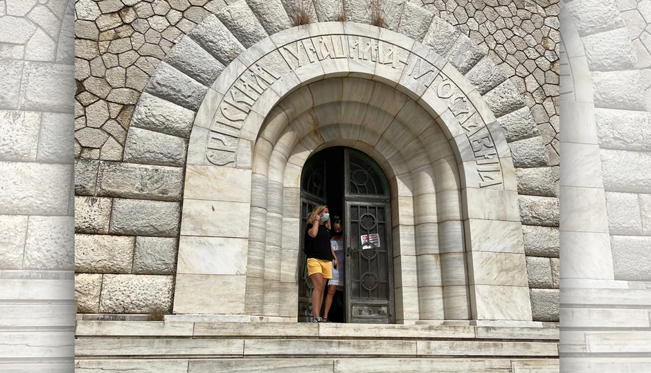 Vrata na mauzoleju na Vidu