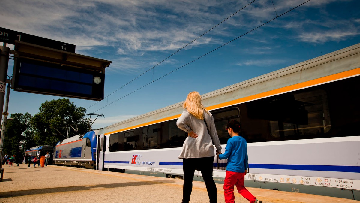 Ponad 1,8 tys. pielgrzymów w grupach zorganizowanych z Trójmiasta na Światowe Dni Młodzieży pojedzie specjalnymi pociągami na trasie Gdynia-Kraków. PKP Intercity zapowiada uruchomienie w całym kraju pociągów dedykowanych pielgrzymom.