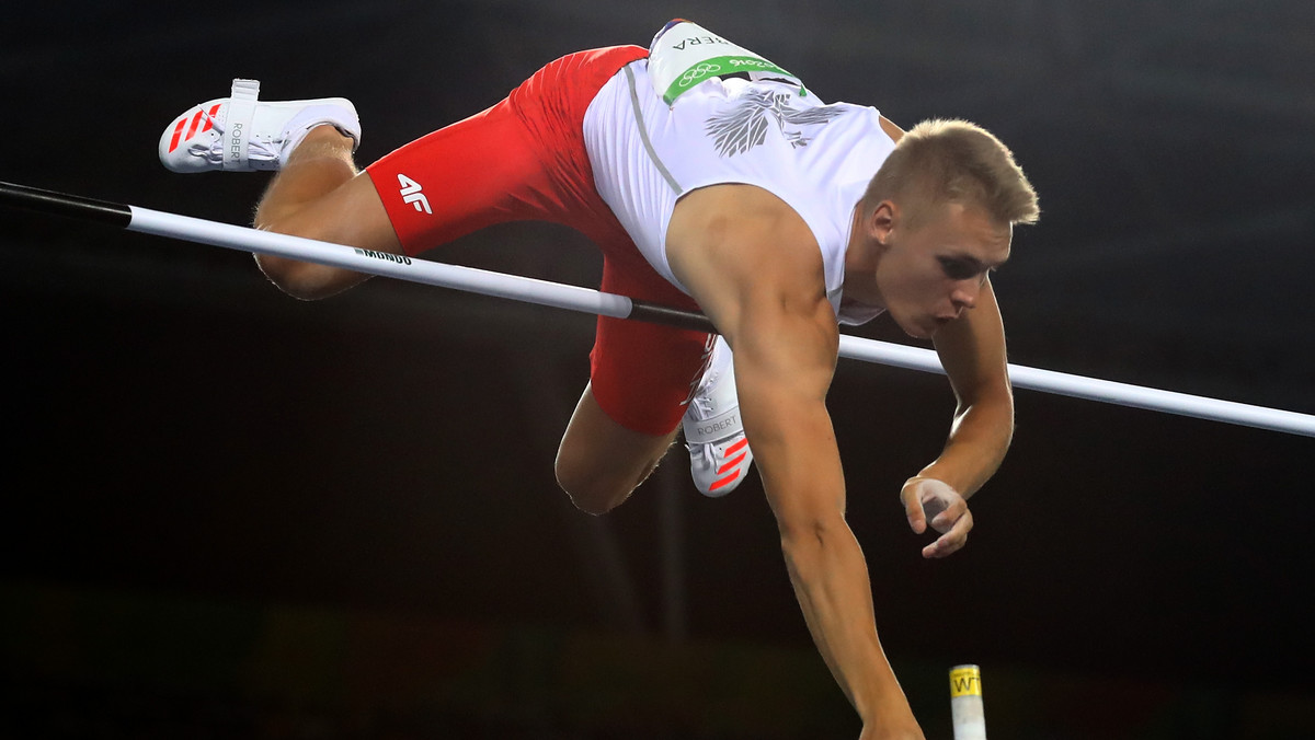 Eliminacje skoku o tyczce pomyślnie przebrnął tylko jeden z trójki polskich zawodników. W finale zobaczymy zatem tylko Piotr Liska. Przepadli Robert Sobera i Paweł Wojciechowski. Nie obyło się bez problemów z przeprowadzeniem zawodów, które rozpoczęły się na Stadionie Olimpijskim z kilkudziesięciominutowym opóźnieniem.