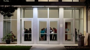 Strzelanina w Teksasie. Zabójca kupił broń na swoje 18 urodziny, zastrzelił 19 dzieci