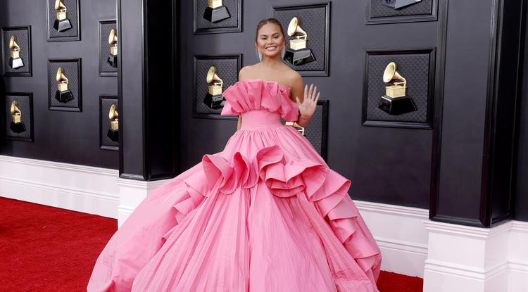 Chrissy Teigen Grammy-gála Fotó: Getty Images