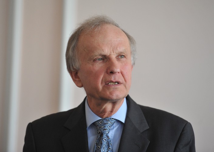 <strong>Miejsce 5: Grzegorz Kołodko.<strong><br /><br />

Ministrem był dwukrotnie, planował budżet na lata 1995 -1997 i w 2003 roku. <br /><br />    

Zabrakło: łącznie 4,5 mld złotych.<br /><br />