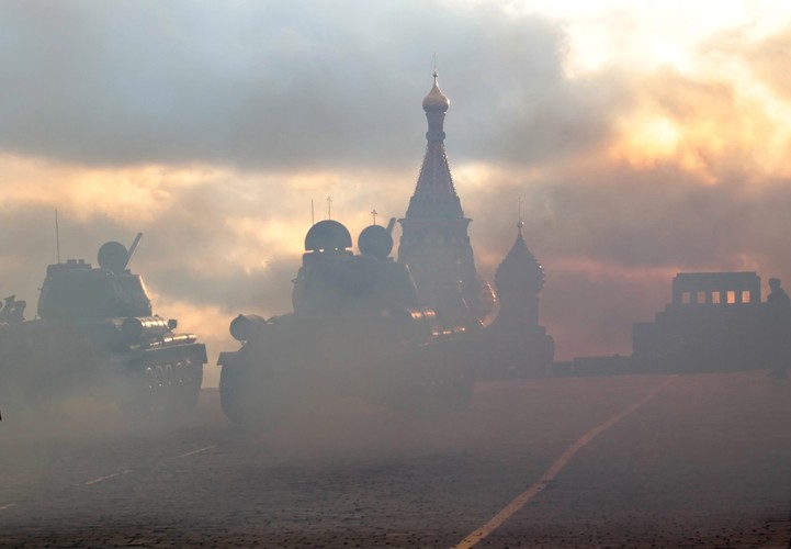 Historyczna parada na Placu Czerwonym