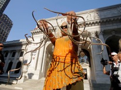 Osiemnaście lat bez obcinania. Oto najdłuższe paznokcie świata