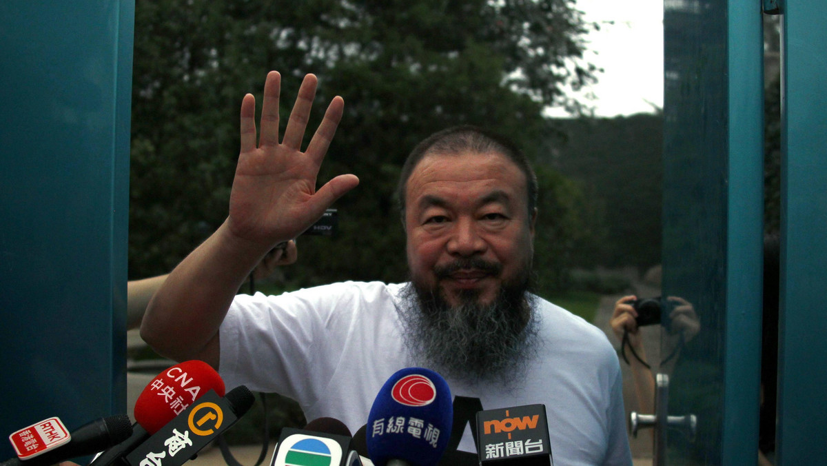 Czterech wspólników chińskiego artysty i dysydenta Ai Weiweia, zatrzymanych na początku kwietnia a potem przetrzymywanych w nieznanym miejscu, zostało zwolnionych w ostatnich dniach - poinformowali w sobotę przyjaciele artysty, który odzyskał wolność w środę.
