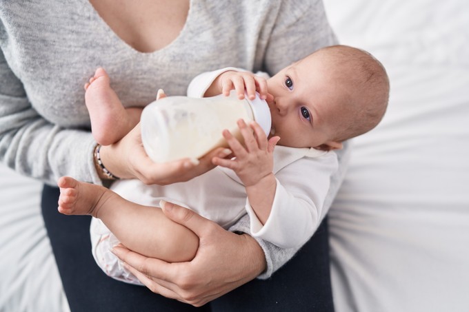Anyatej cumisüvegből: így befolyásolhatja a baba immunrendszerét