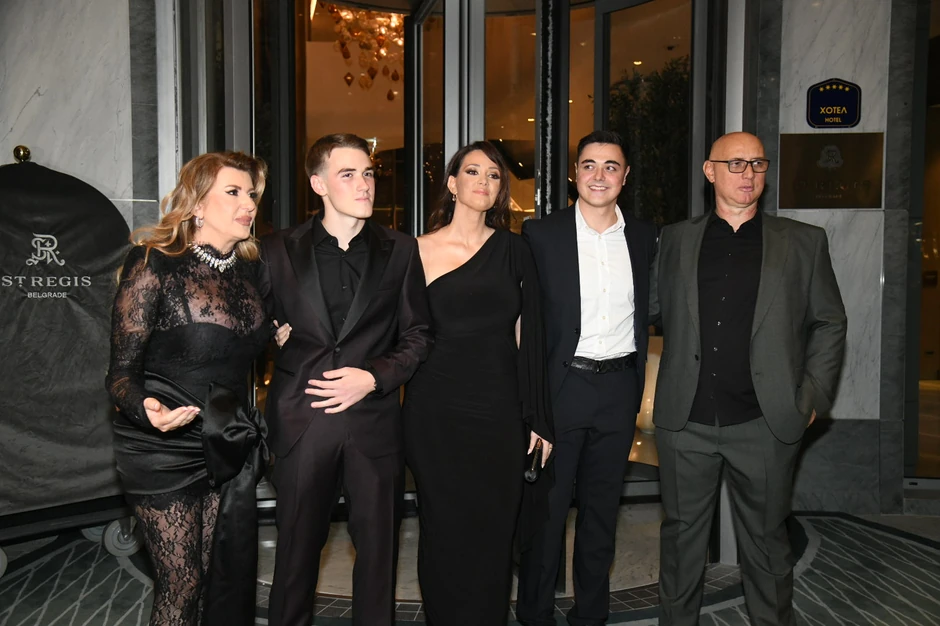 Viki Miljković slavi 18 rođendan sinu