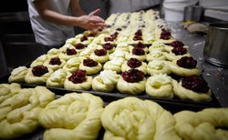 Zdrowe drożdżówki trafią do szkół, eksperci opracowali specjalny przepis. Firmy wyczuły zyski, z Biedronką na czele