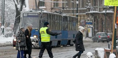 Brawo komendant! Kazał pomagać ludziom!