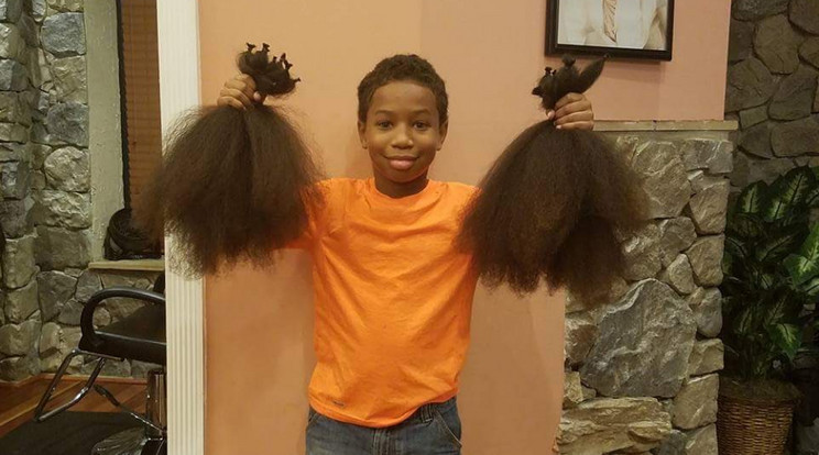 A rákos gyerekeknek adományzta haját egy kisfiú/Fotó:Twitter