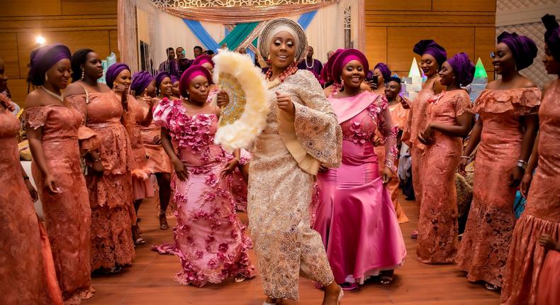 Nigerians love a good wedding party {newyorktimes}