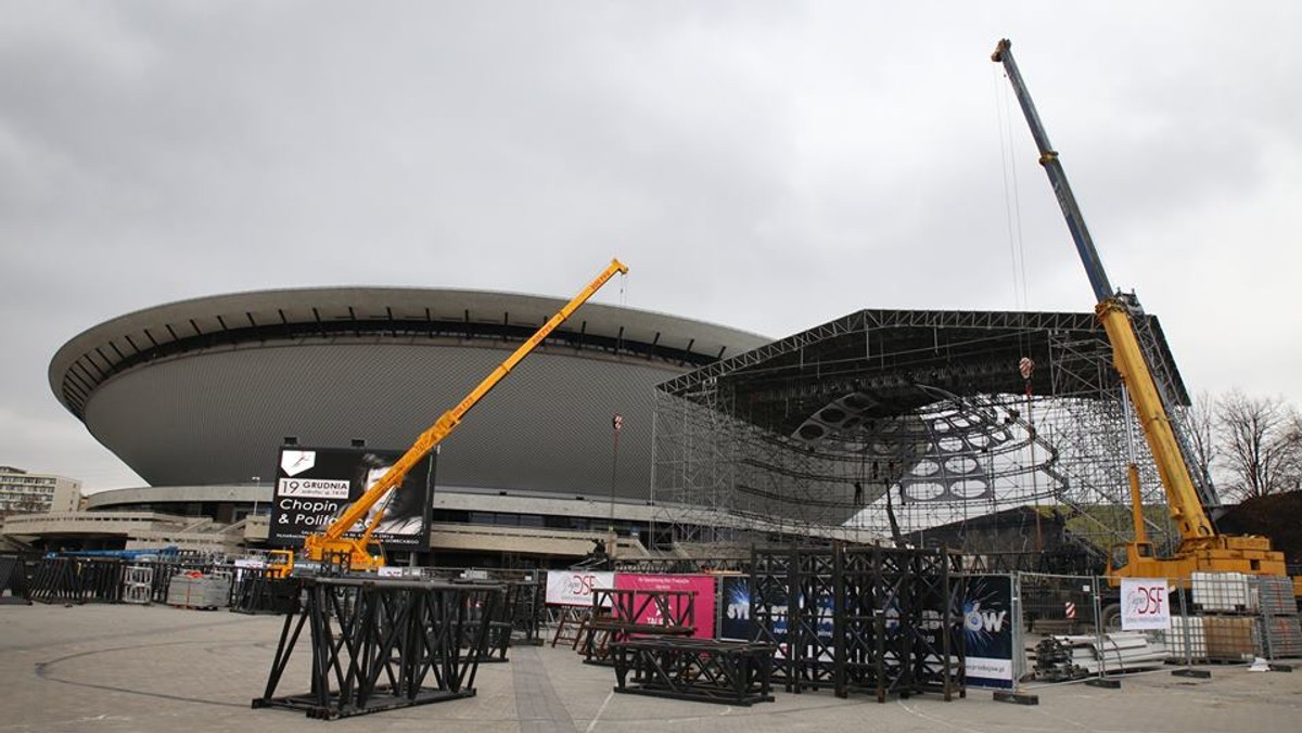 Gigantyczna scena rośnie pod katowickim Spodkiem. To właśnie tu odbędzie się jedna z największych imprez sylwestrowych w Polsce. Koncert będzie oglądać 100 tys. osób na świeżym powietrzu i blisko 3 mln przed telewizorami. Na scenie wystąpią m.in. Kayah, Bajm, Enej, Urszula, Wilki, Golec uOrkiestra, Piersi oraz gwiazda wieczoru Boney M.