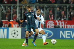 Liga Mistrzów: Bayern prowadził 2:0, ale przegrał 2:3. WIDEO