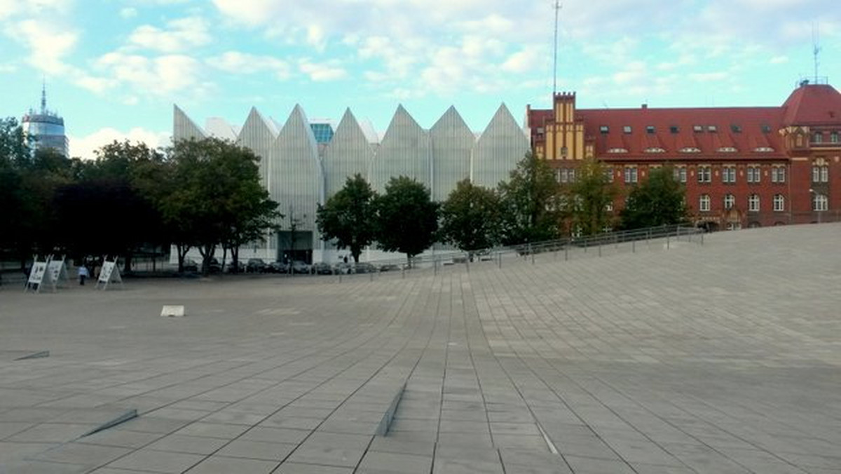 Dwugodzinnym koncertem z utworami Różyckiego, Wieniawskiego i Ryszarda Straussa Filharmonia im. Mieczysława Karłowicza w Szczecinie rozpoczęła drugi sezon w swojej nowej, słynnej siedzibie.