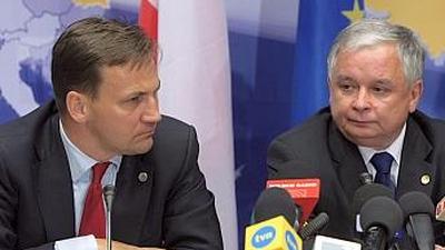 Sikorski i Lech Kaczyński na konferencji w Brukseli