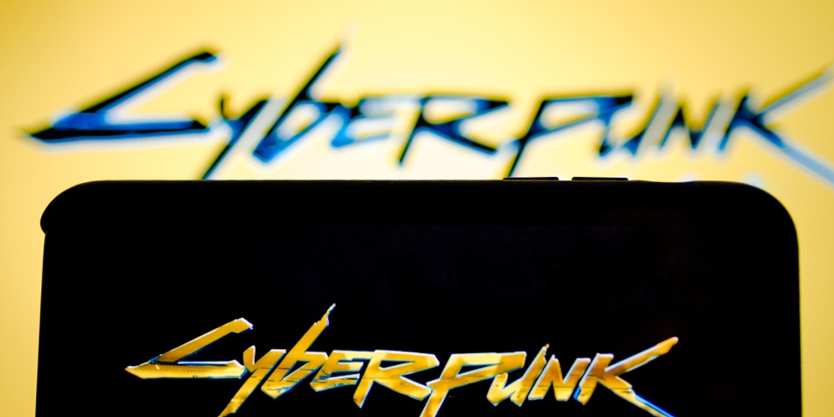 "Cyberpunk 2077" zadebiutował 10 grudnia na platformach PC, PlayStation i Xbox oraz usługach streamingowych Stadia i GeForce Now. Od czasu premiery media branżowe oraz gracze wskazywali na liczne błędy oraz niską jakość gry w wersji na konsole PlayStation 4 i Xbox One.