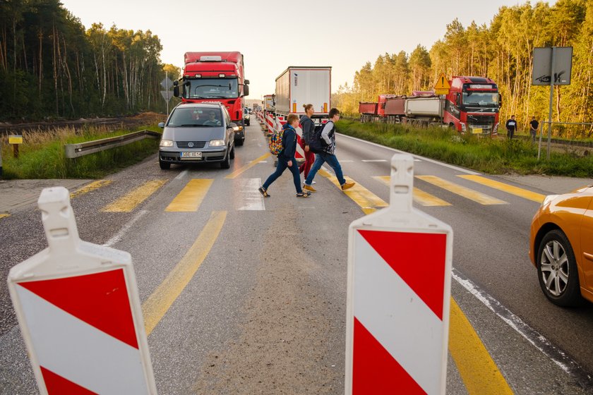 Niebezpieczne przejście na przebudowywanej S1 w Dąbrowie Górniczej