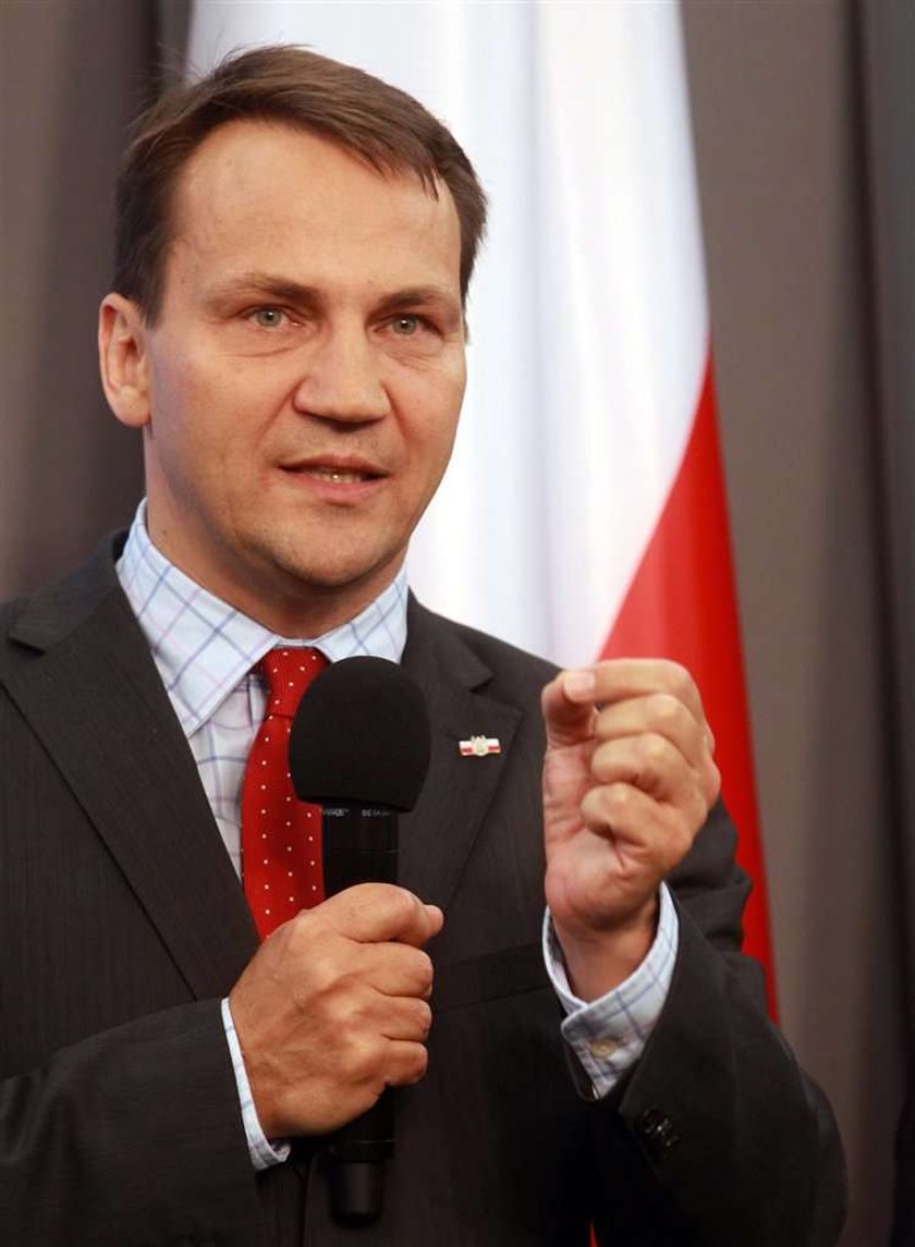 Sikorski zostaje. Tak zdecydowali posłowie