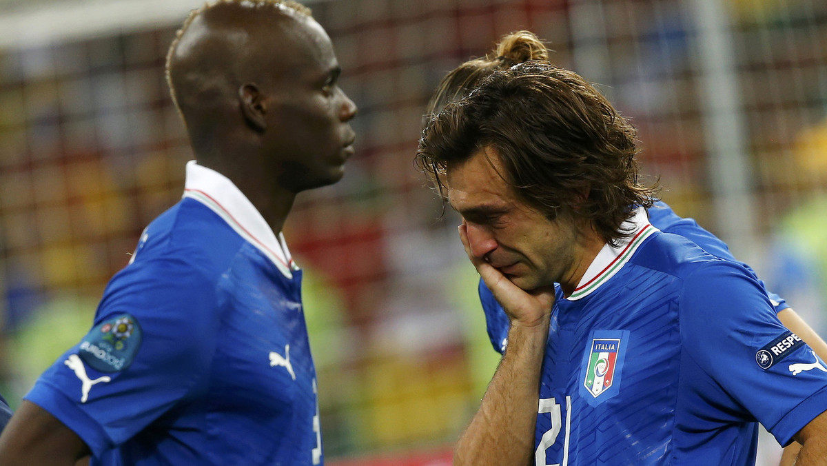 Napastnik Manchesteru City i reprezentacji Włoch, Mario Balotelli nie mógł się pogodzić z porażką 0:4 w finale Euro 2012 przeciwko Hiszpanii. Po meczu w szatni Azzurich doszło do scysji krewkiego piłkarza z kolegami z reprezentacji - donosi "La Gazzetta dello Sport".