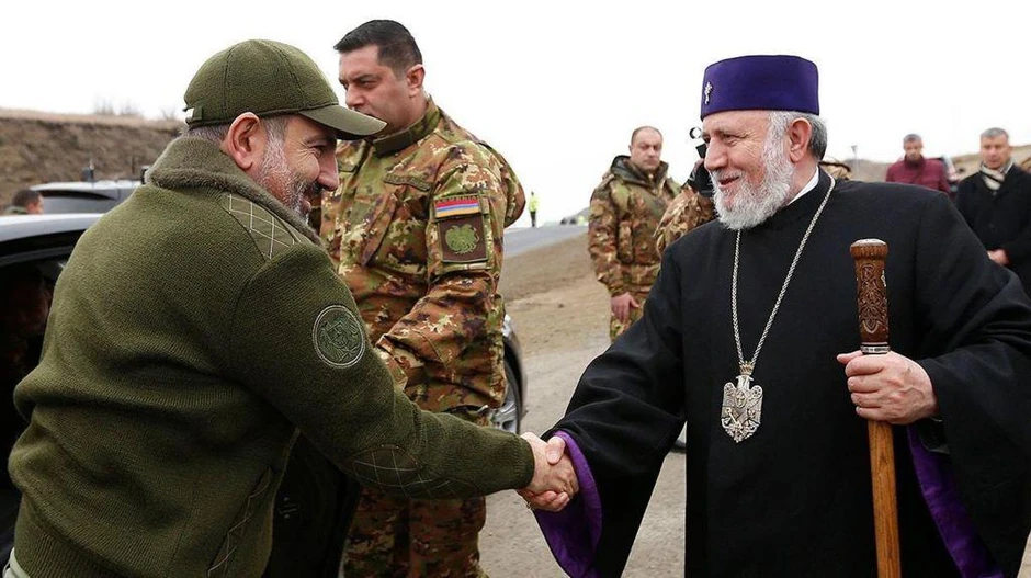 Pre sukoba, Pašinjan i Karekin Drugi su zajedno prisustvovali javnim događajima i posećivali prve linije fronta | Foto: Press office of the Government of Armenia