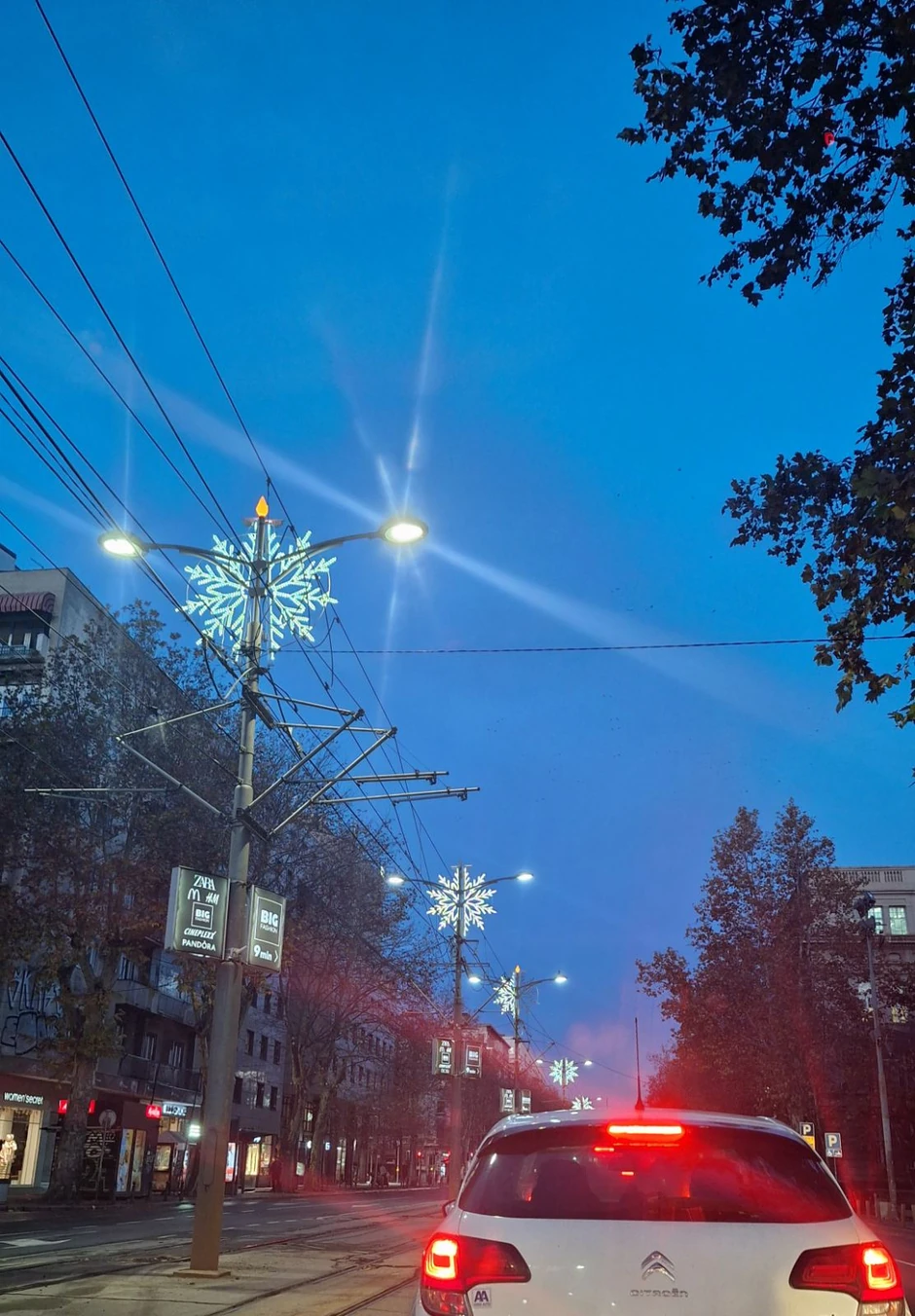 Ulična novogodišnja dekoracija