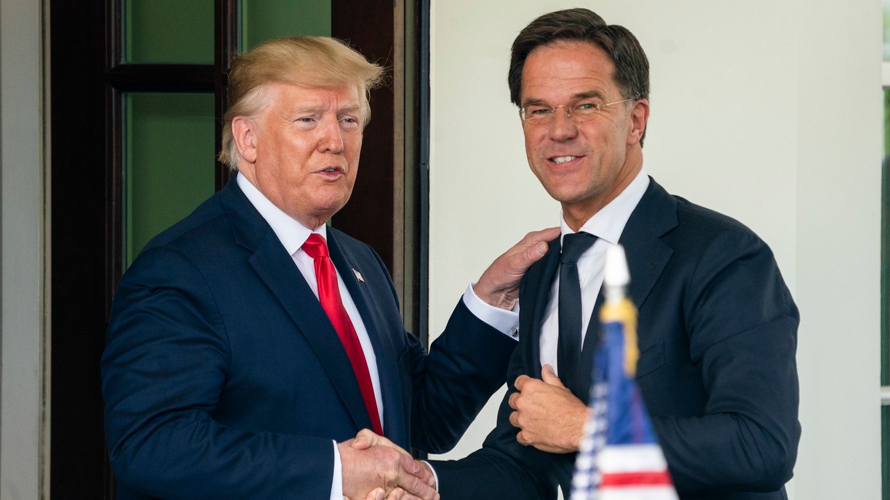 Donald Trump pokazał SMS-y od szefa NATO. Jest reakcja Marka Ruttego