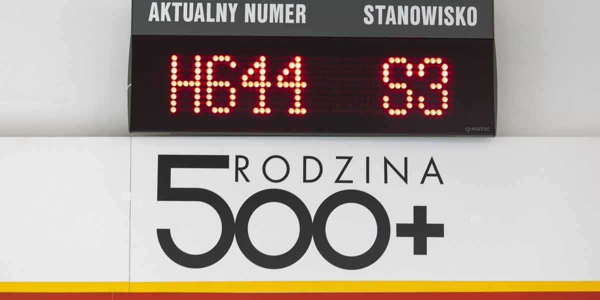 Według danych MRPiPS do 24 sierpnia 2018 roku samorządy wydały 481,1 tys. decyzji na nowy okres