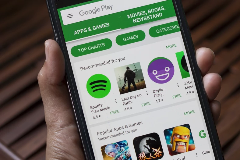 Google Play po aktualizacji może "zniknąć" nam kontakty