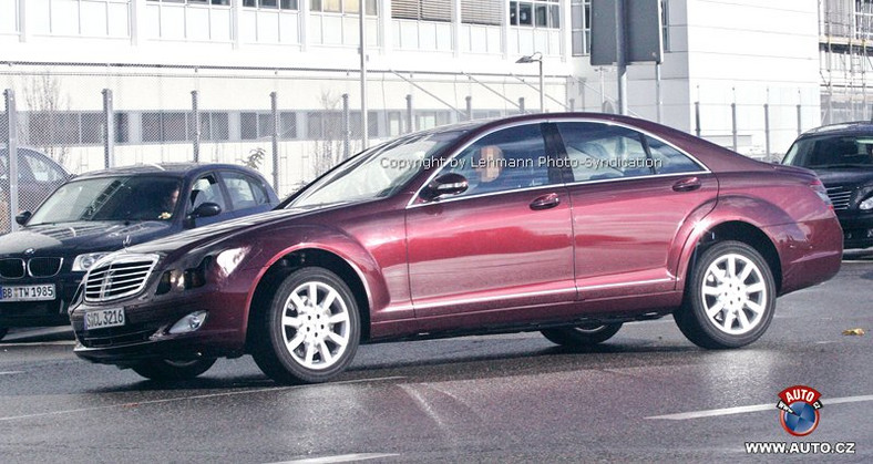 Zdjęcia szpiegowskie: Mercedes-Benz S z nowym makeupem